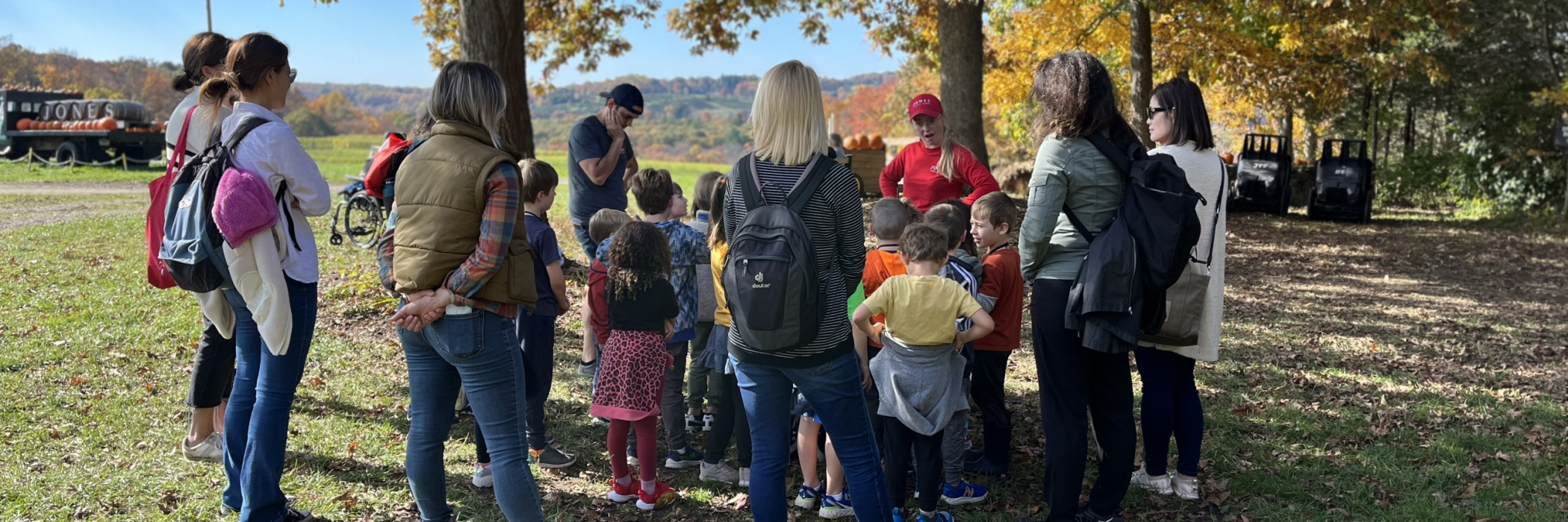 school group at Jones Family Farms